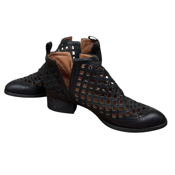 Jeffrey Campbell Taggart Open Weave Ankle Booties Black Leather Boots Size 9 - Picture 6 of 13